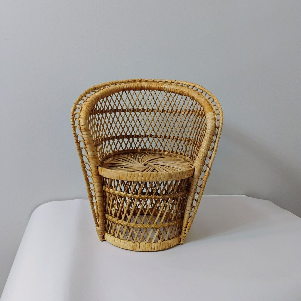 Vintage Wicker Peacock Doll Chair, Rattan Plant Stand, Hippie Boho Fan Back - Picture 4 of 8